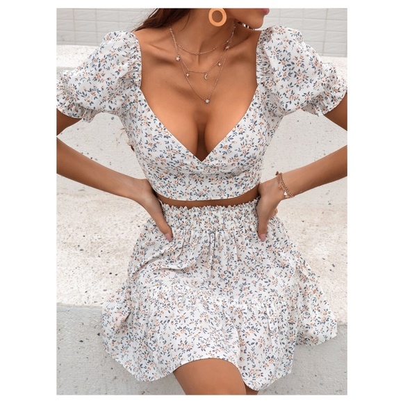 Dresses & Skirts - Boho Floral Print V neck Crop top & Mini Skirt SEt
